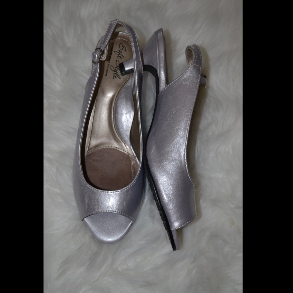 Silver heels - Picture 2 of 5